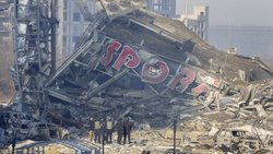 Zerstörtes Shoppingcenter in Kiew: Akute Brandherde statt unbeschwertes Leben.