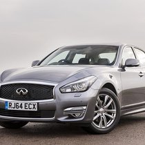 Infiniti Q70: Hat extra einen Sparknopf und einen Sportknopf. PR