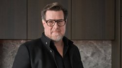 Sven Baacke (51) hat an der Akademie für Bildende Künste in Stuttgart Produktgestaltung studiert. Er ist Chefdesigner des deutschen Haushaltsgeräteherstellers Gaggenau.