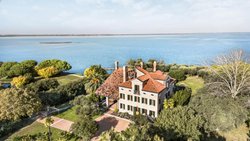 Für 22 Millionen Franken zu verkaufen: Eine Privatinsel der Swarovski-Erben in der Lagune von Venedig.