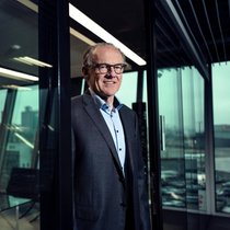 Kapitän: Raiffeisen-Präsident Thomas A. Müller in den Büros im «Circle» am Flughafen Zürich.
