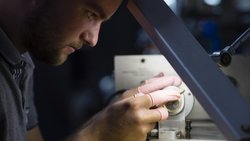 Die Beschäftigten in der Uhrenbranche sowie zahlreiche Betriebe – Zulieferer und Uhrenmarken – hoffen auf bessere Zeiten.