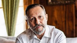 KNALLHART: Daniel Vasella handelte Paket-Besitzer Martin Ebner beim Kauf um eine Milliarde herunter.