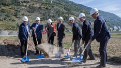 Lonza und Sanofi: Spatenstich in Visp für die neue Biopharmazeutika-Fabrik.Keystone