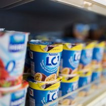Volle Regale im Supermarkt: Einmal mehr ist Nestlé das wertvollste Schweizer Unternehmen.