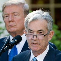 US-Präsident Donald Trump und Notenbankchef Jerome Powell: Powells Geldpolitik missfällt Trump.