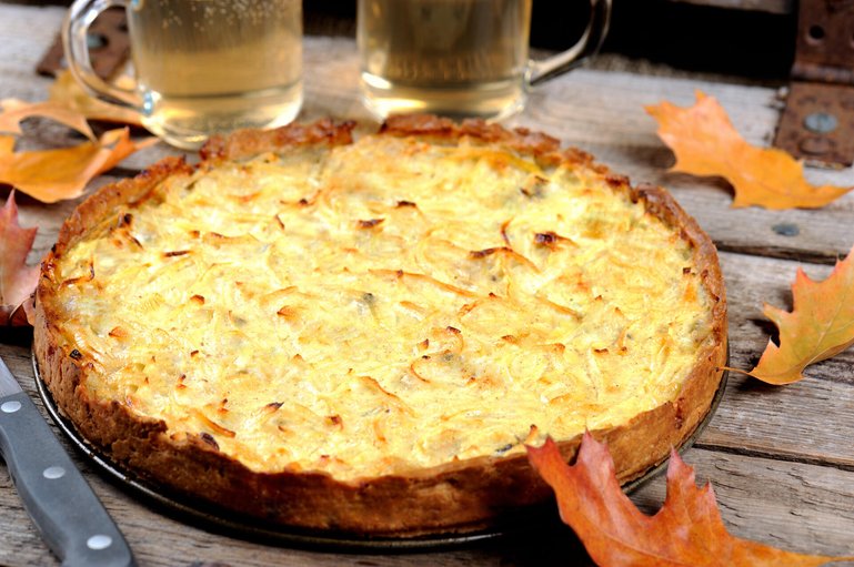Zwiebelwähe mit Suuser.