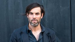 Family Business: Max Simonischek (42) trat als Theater- und Filmschauspieler in die Fussstapfen seiner Eltern. Einer seiner Erfolge ist die Hauptrolle im Biopic «Zwingli».