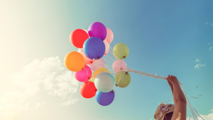 Helium ist viel zu rar und wertvoll, um es einfach in Luftballons zu pumpen. Das Problem ist nicht nur das irdische Vorkommen, sondern auch Lieferkettenprobleme.