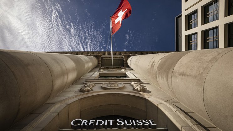 Das Logo der Credit Suisse an einem Gebäude in Luzern: Mit der Bank ist ein wichtiger Player der hiesigen Finanzindustrie untergegangen.