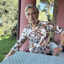 Andreas März ist seit 1994 Herausgeber der Fachzeitschrift Merum. Sie berichtet fundiert über Wein und Olivenöl aus Italien.