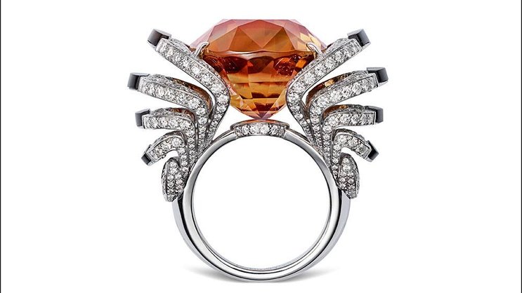 Schmuckes aus der neuen Cartier-Kollektion: Ring mit braunem Turmalin von 33,42 Karat und Brillanten.