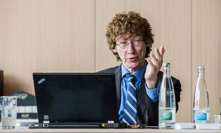 private-banking-jury-throsten-hens.jpg