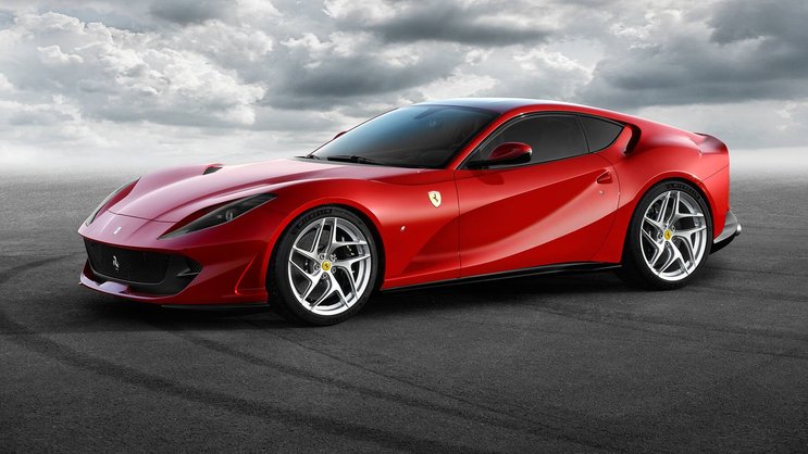 Zwölf-Ender: Mit 800 PS macht der Ferrari 812 Superfast seinem Namen alle Ehre.