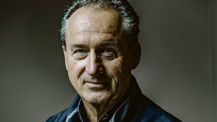 André Borschberg: Der 65-Jährige hält den Rekord für den längsten Soloflug in der Geschichte der Aviatik: Über fünf Tage lang war Borschberg alleine in der Solar Impulse 2 über dem Pazifik unterwegs.