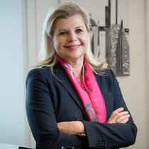 Dr. med. Danuta Zemp ist Mitglied der Geschäftsleitung der Klinikgruppe Valens, Direktorin der Rehakliniken Walzenhausen und St. Gallen sowie Verwaltungsrätin der Insel Gruppe in Bern.