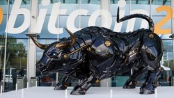 Der «Miami Bull»: Die Statue soll die Begeisterung für Kryptowährungen symbolisieren.