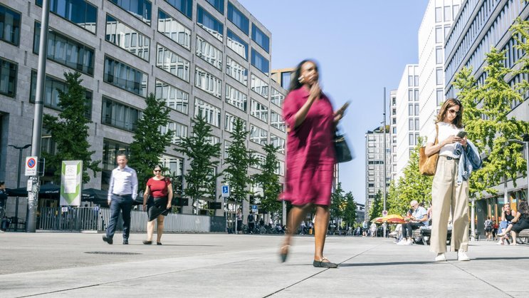 Europa in Zürich: Viele Expats arbeiten in der Zürcher Europaallee und geben im Businessviertel mit globalen Unternehmen ihr Geld aus.