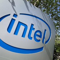 Firmenemblem von Intel am Hauptsitz im kalifornischen Santa Clara, USA.