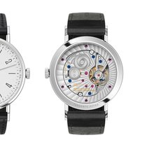 Die Tangente 2date von Nomos Glashütte beeindruckt mit einem doppelt angezeigten Datum und einem schönen Rückseiten-Design.