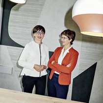 Elisabeth Hirtl (r.) und Maria Bassi gründeten vor fünf Jahren einen Co-Working Space – Inspiration finden sie beim Netzwerken mit anderen Frauen.