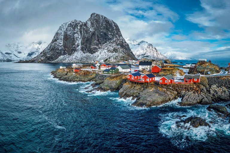 Die norwegischen Lofoten-Inseln sind spektakulär. Im Sommer kann man dort die Mitternachtssonne geniessen.