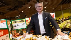 Bild: Philippe Rossier fuer SoBli, 09.12.2024, Zürich, Migros-Chef Mario Irminger, 59. Mit Thomas Schlittler
