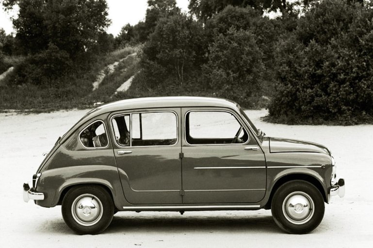 Auch der Seat 600 entsprach zuerst genau dem Vorbild aus Italien.