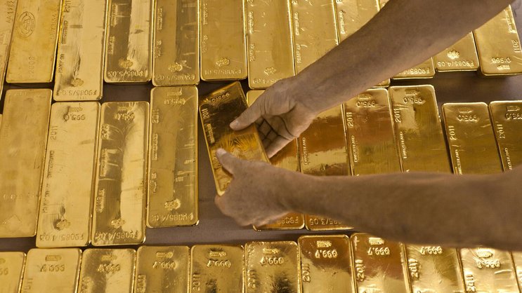 Die Ein- und Ausfuhr von Goldbarren zwecks Umschmelzen verzerrt die Handelsbilanz. (Goldbarren in einem Tresor der ZKB)