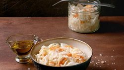 Die Anhänger dieser Ernährungsweise sind offenbar zu dem Schluss gekommen, dass die gesundheitlichen Vorteile von Sauerkraut den leicht schwefelartigen Geruch überwiegen. 