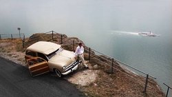 Schalten braucht Kraft, Lenken auch: Pause mit dem Ford Woodie über dem Genfersee.