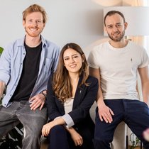Die Crowd investierte 5 Millionen Franken in nachhaltige Outdoorkleidung von Nikin. Robin Gnehm, Carla Vilela Gonzaga Hänny und Nicholas Hänny sind die Köpfe hinter dem Schweizer Modelabel.