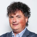 Patrik_Berger_Redaktor Wirtschaft Desk_Ringier Blick_1-Bearbeitet.jpg