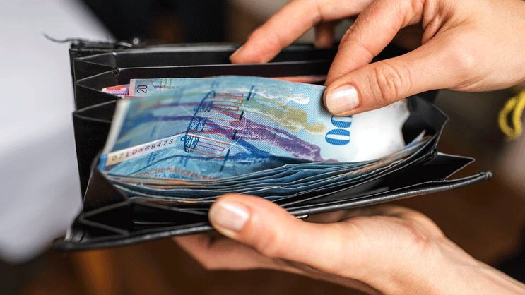 Bargeld: Der Betrag der pro Person im Umlauf ist, ist in der Schweiz am höchsten.Keystone