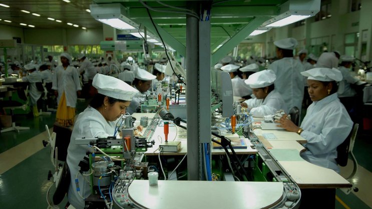 Blick in die Produktion: Das indische Unternehmen Titan beschäftigt 13’400 Angestellte.