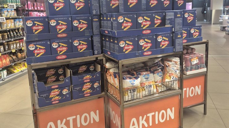 Barilla-Teigwaren sind vorläufig lediglich im Aktionssortiment der Migros erhältlich. Wenn das bei der Kundschaft gut ankommt, dürften sich die dunkelblauen Kartonschachteln permanent breitmachen.