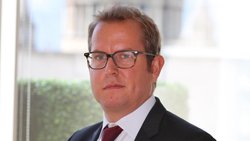 Jim Luke ist beim britischen Vermögensverwalter Schroders Lead Manager des SISF Global Gold Fund und Senior Portfolio Manager für Gold und Rohstoffe.