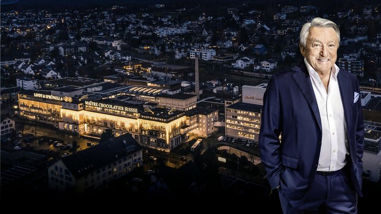 Im Gegenwind: Ernst Tanner. (Im Hintergrund: Hauptsitz in Kilchberg)