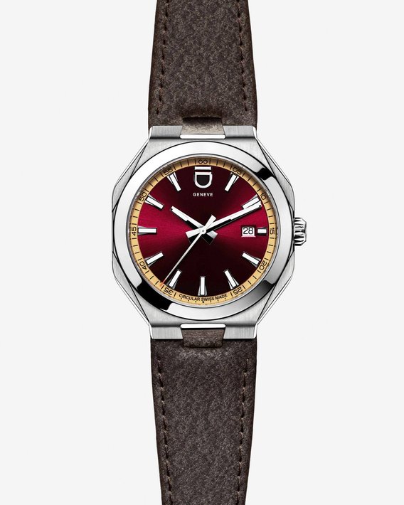 Die Circular 1 mit dem Armband aus Traubentrester.