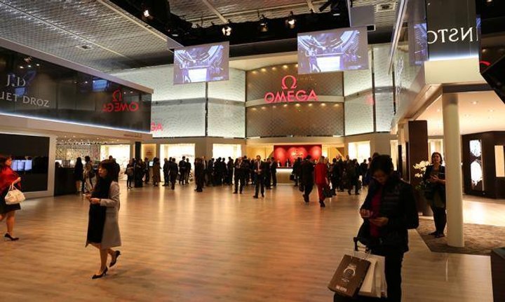 omega-stand.jpg