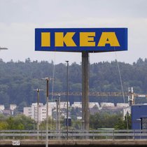 Keine Hintergrundmusik, keine Durchsagen und Ruhezonen mit Sitzgelegenheiten: Seit April hat auch Ikea «Stille Stunden» in den Filialen.