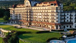 Hier übernachten manche der mächtigsten Menschen der Welt: Das Hôtel Royal in Évian-les-Bains.