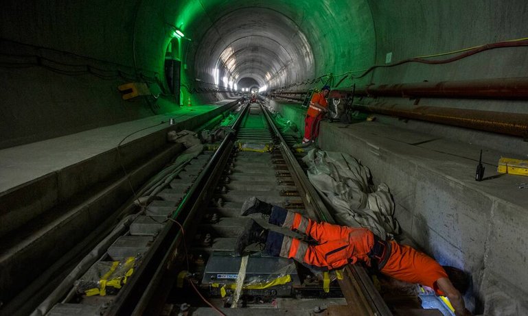 arbeiter-tunnel_0.jpg