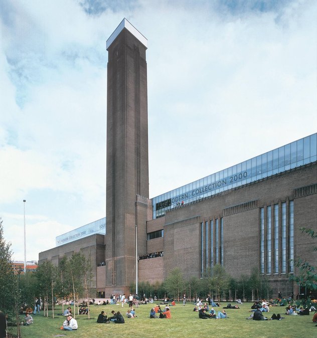 Tate Modern Das Museum in einem ehemaligen Kraftwerk in London war ein erster Meilen­stein für Herzog und de Meuron.