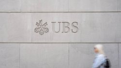 Logo der UBS in Zürich: Erobert der Aktienkurs der Grossbank das Mehrjahreshoch bald zurück?