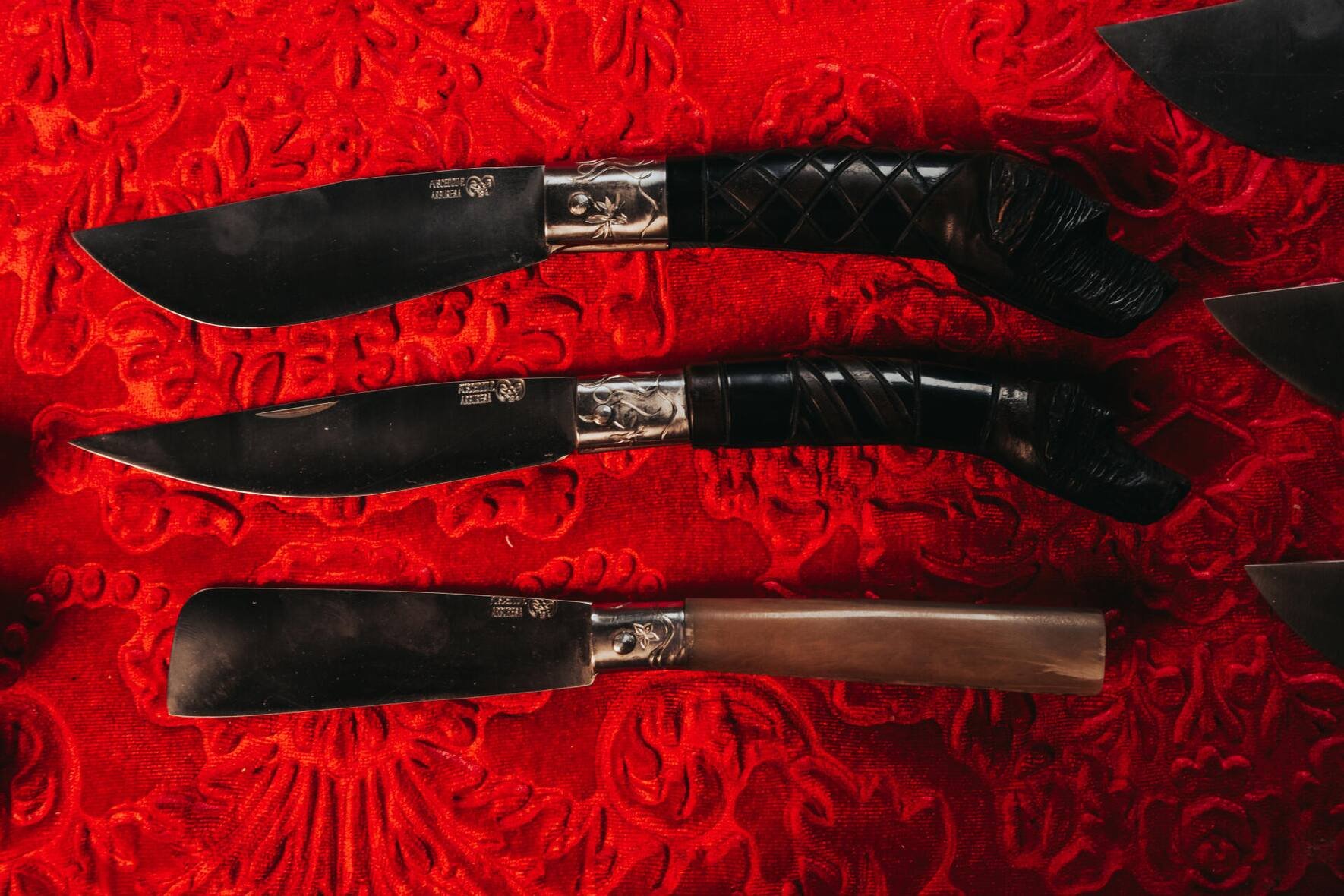 Im Bergdorf Arbus werden die Hirtenmesser noch traditionell im Familien­betrieb von Paolo Pusceddu von Hand hergestellt.