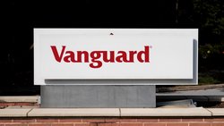 Das Logo von Vanguard auf dem Campus in Paoli, Pennsylvania (USA).