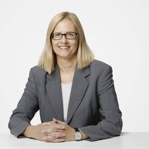 «Wenn ein Mann scheitert, dann scheitert er als Einzelperson – wenn eine Frau scheitert, scheitert sie im Blick der Öffentlichkeit immer als Frau», hält Claudia Kraaz fest.