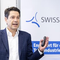 «Potenziell wird sich der Krieg verteuernd, verzögernd und erschwerend auf die Lieferketten auswirken», so Stefan Brupbacher von Swissmem zum Krieg im Nahen Osten.