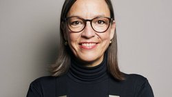 Als Unternehmerin ist Esther-Mirjam de Boer an mehreren Firmen beteiligt und in einigen Verwaltungsräten tätig. Für die FDP kandidiert sie 2023 in Zürich für den Nationalrat.
